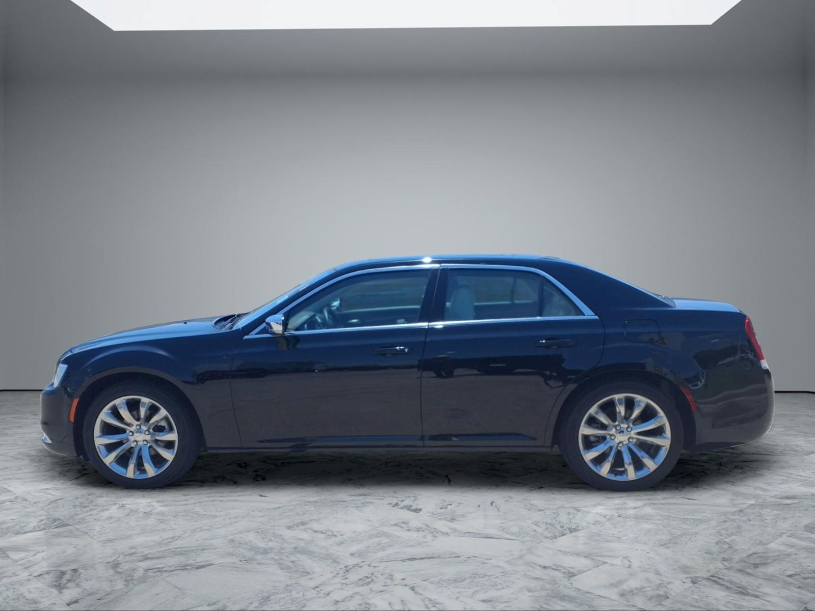 Used 2021 Chrysler 300 Touring L w/ Popular Equipment Group RWD image 4