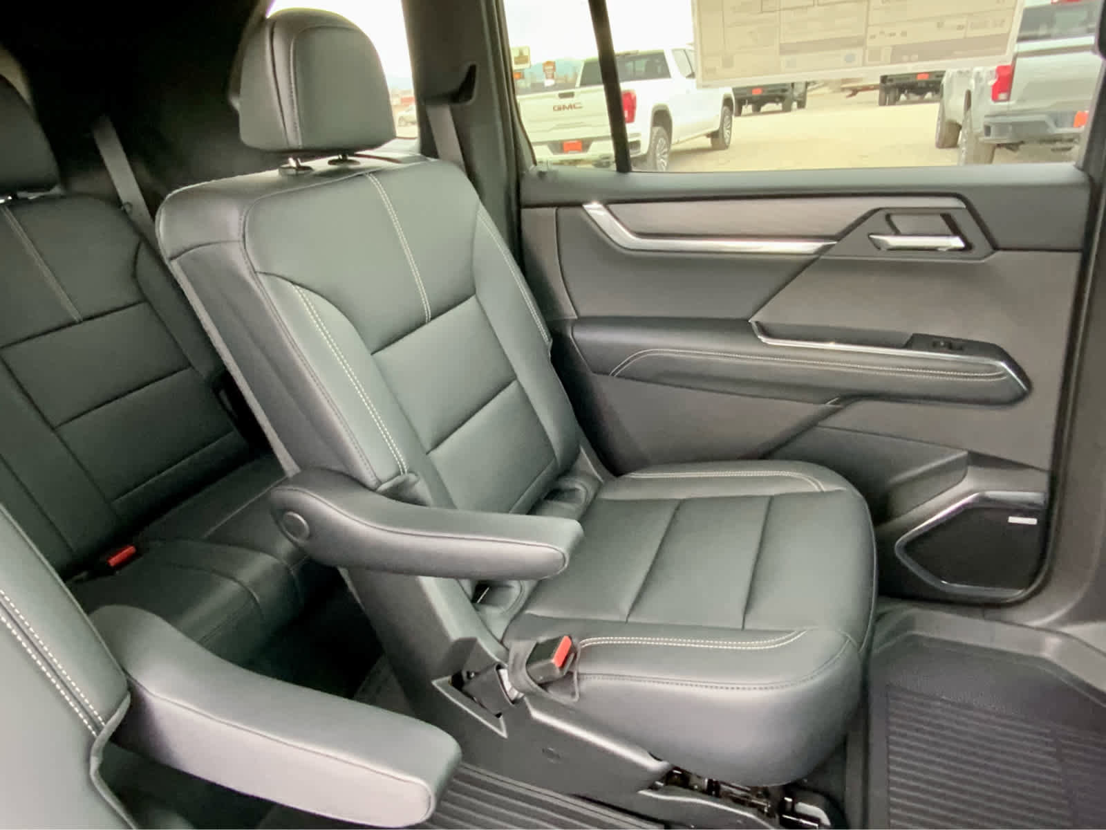 New 2026 GMC Acadia Elevation w/ Elevation Premium Package AWD/4WD image 30