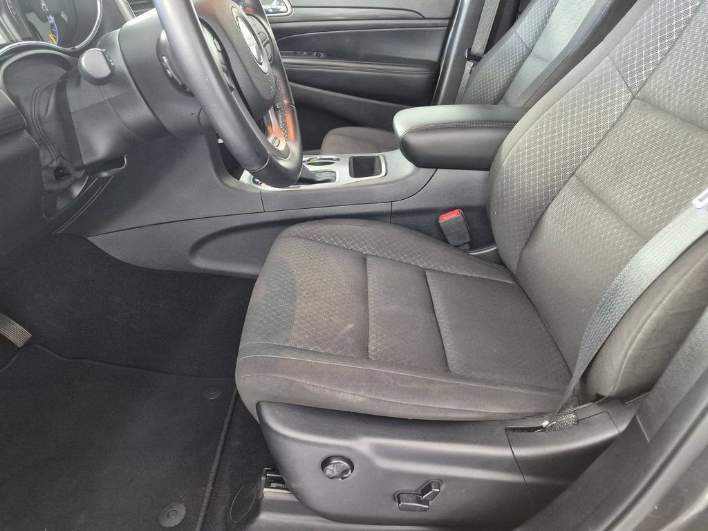 Used 2020 Jeep Grand Cherokee Laredo RWD image 13