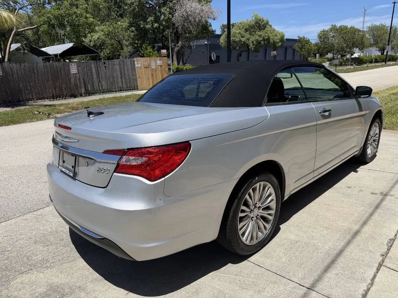 Used 2011 Chrysler 200 Limited FWD image 8