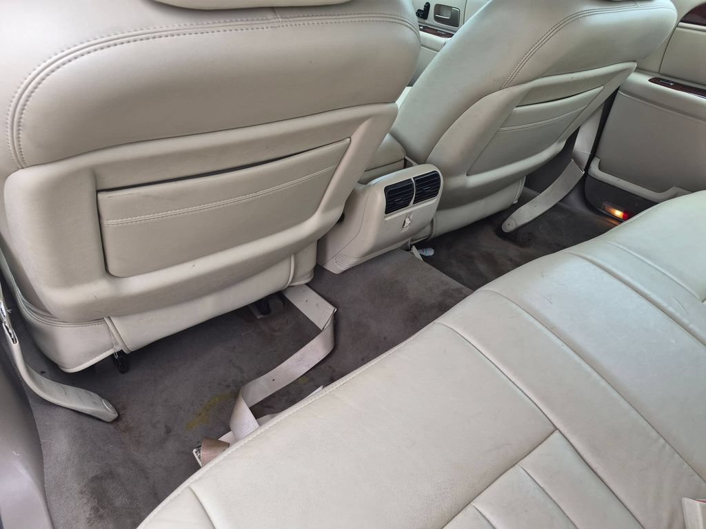 Used 2003 Lincoln Town Car Executive RWD image 21