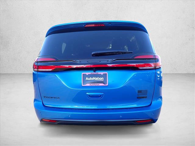 New 2027 Chrysler Pacifica Select AWD/4WD image 3