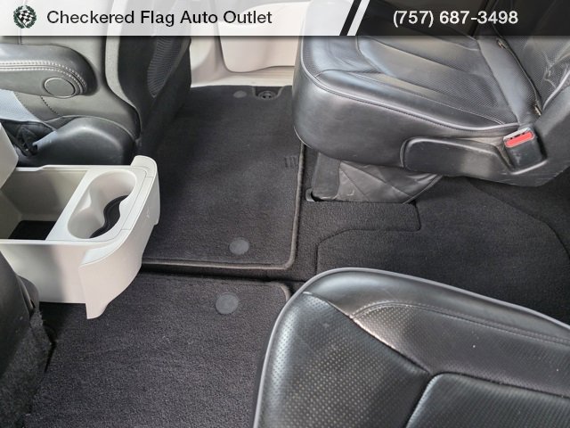 Used 2018 Chrysler Pacifica Limited image 40