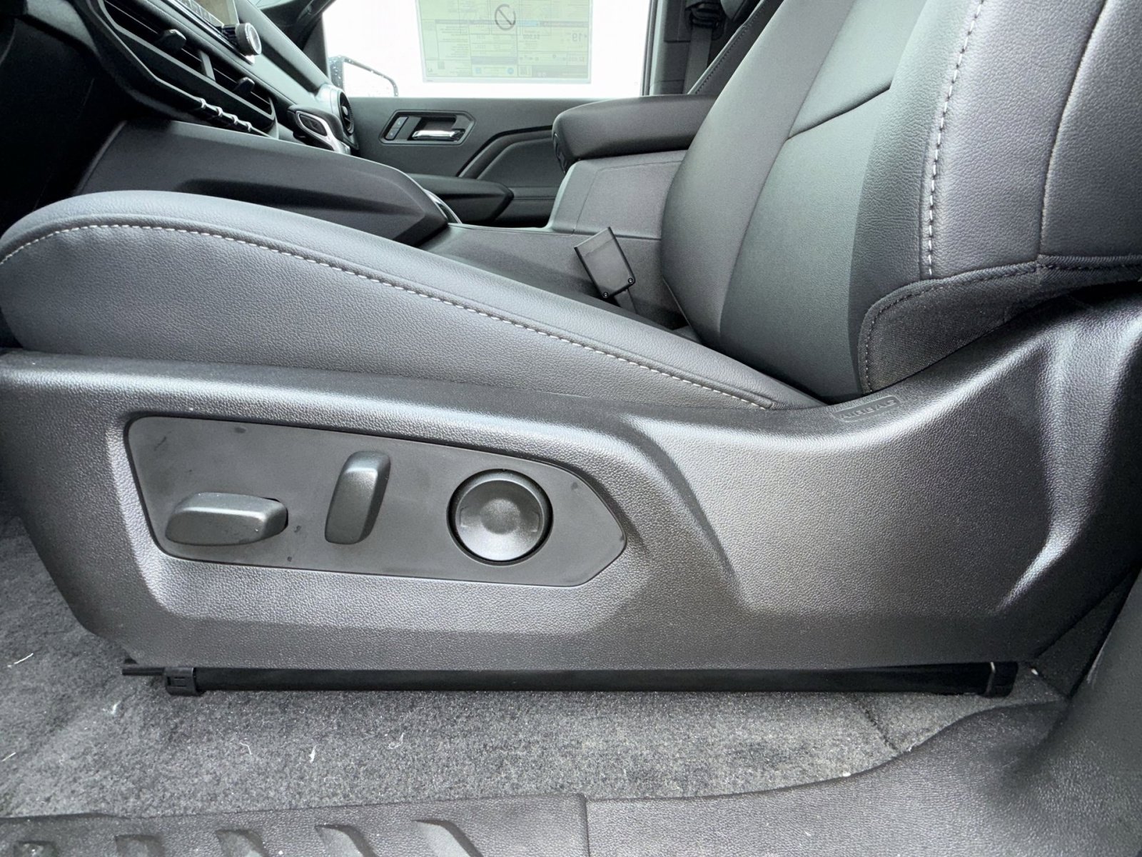 New 2026 Chevrolet Colorado LT w/ LT Convenience Package AWD/4WD image 14