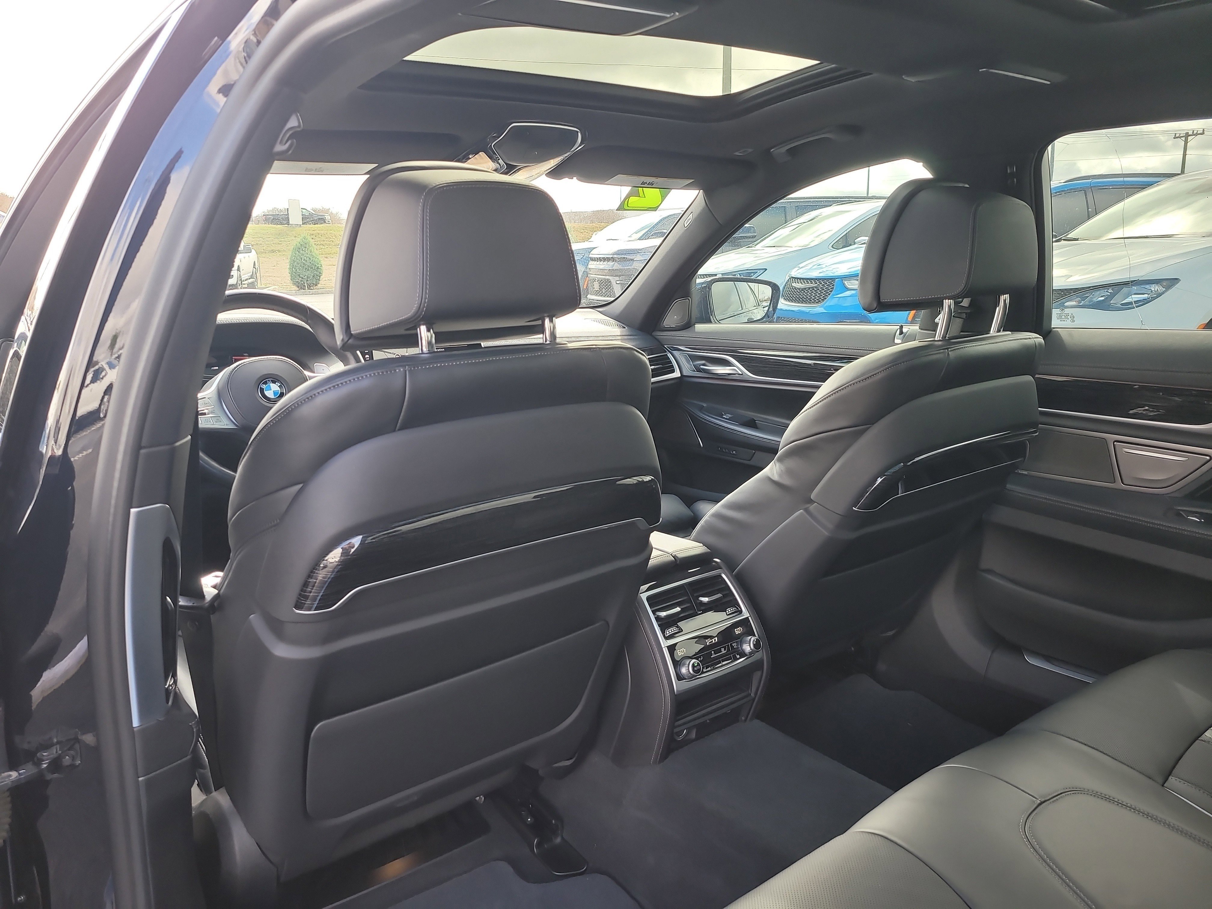 Used 2022 BMW 750i xDrive 750i xDrive w/ Autobahn Package image 12