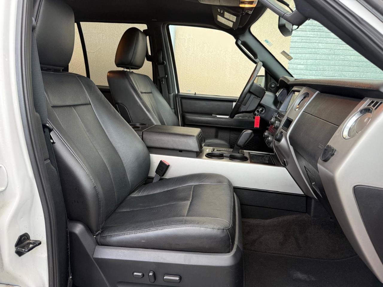 Used 2017 Ford Expedition XLT w/ Equipment Group 202A RWD image 15