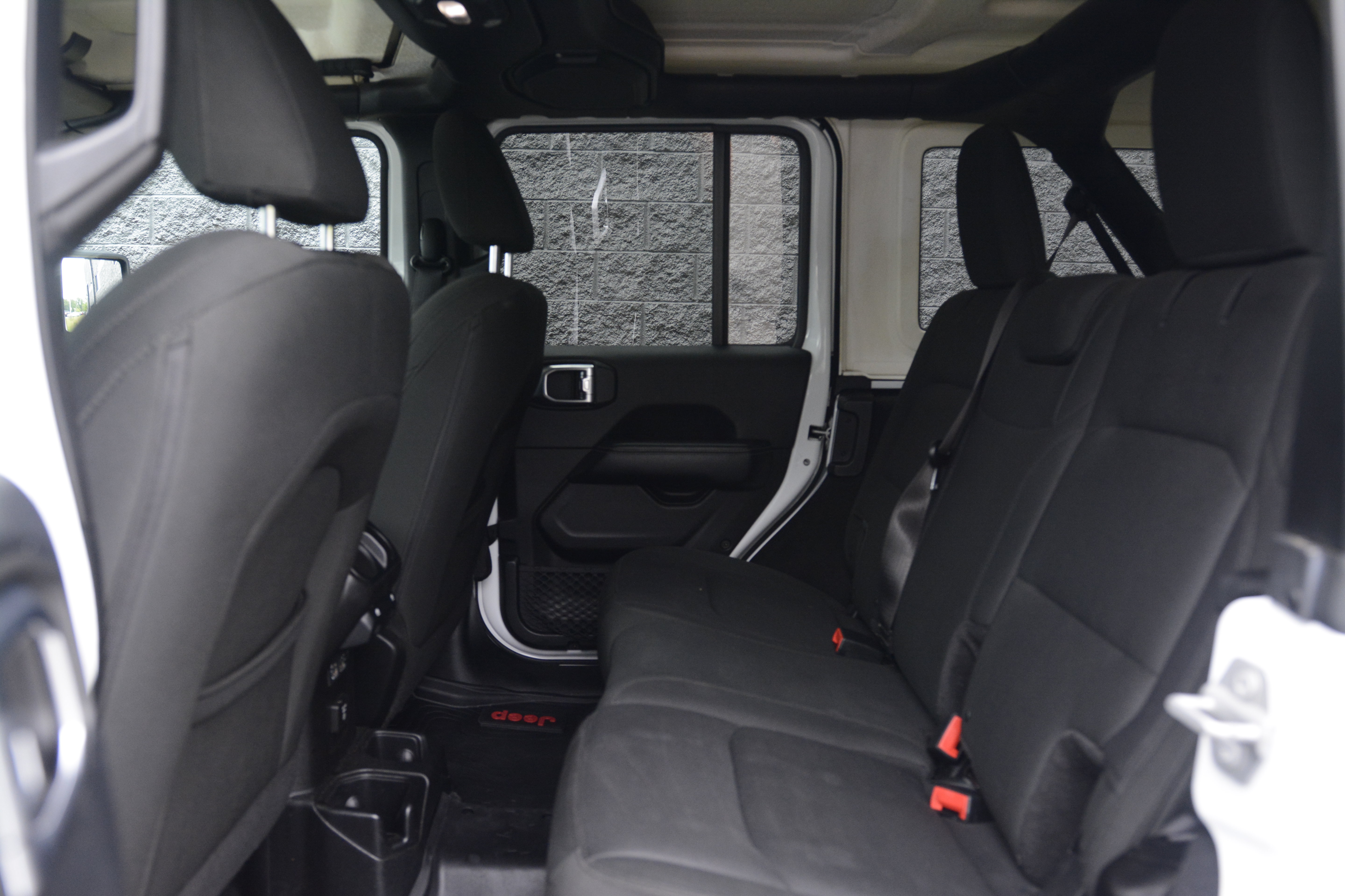 Used 2018 Jeep Wrangler Unlimited Sahara AWD/4WD image 30
