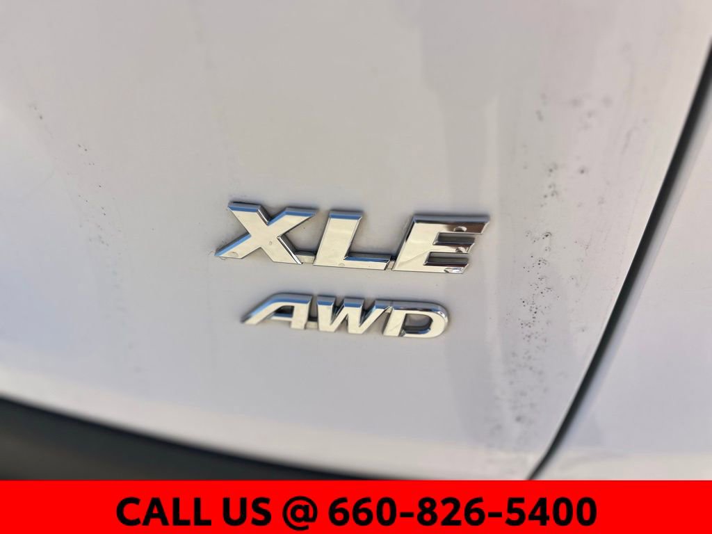 Used 2021 Toyota RAV4 XLE w/ Carpet Mat Package (TMS) AWD/4WD image 11