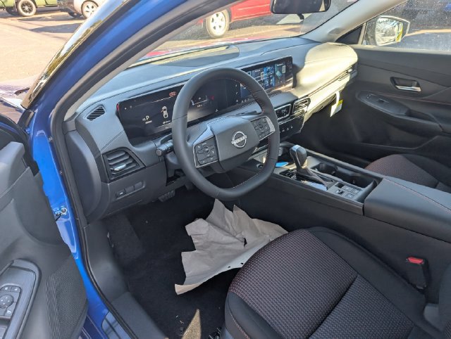New 2027 Nissan Sentra SR w/ Floor Mat Package FWD image 14
