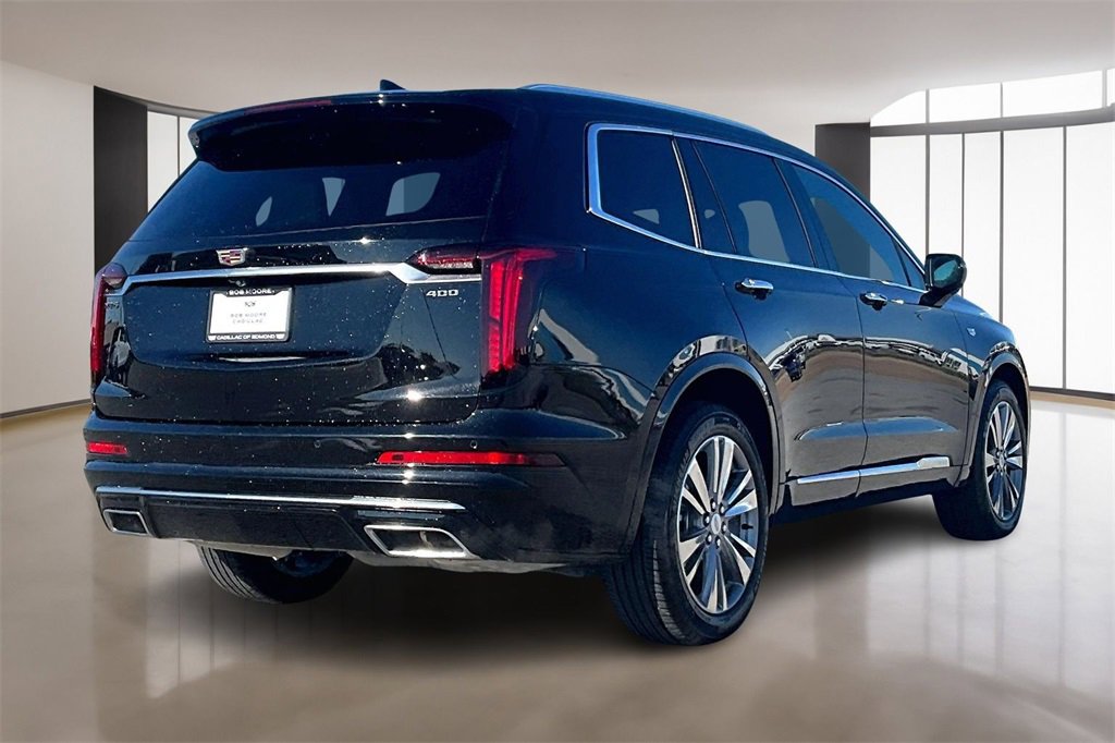 Used 2025 Cadillac XT6 Premium Luxury image 2