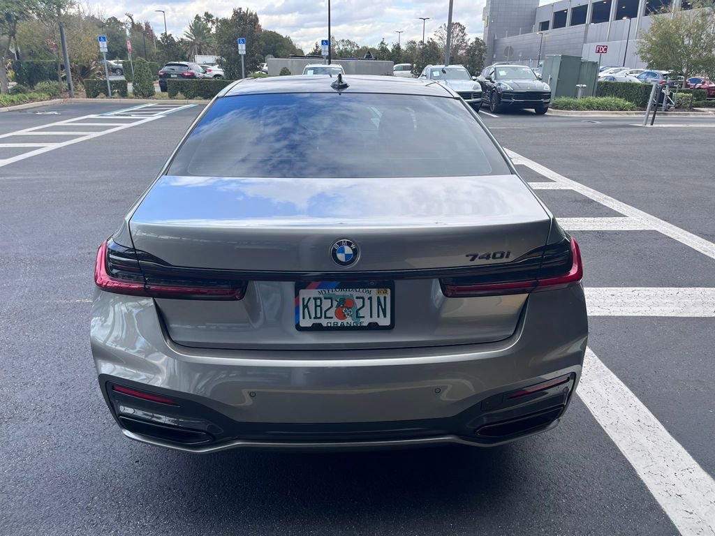Used 2022 BMW 740i w/ M Sport Package image 11
