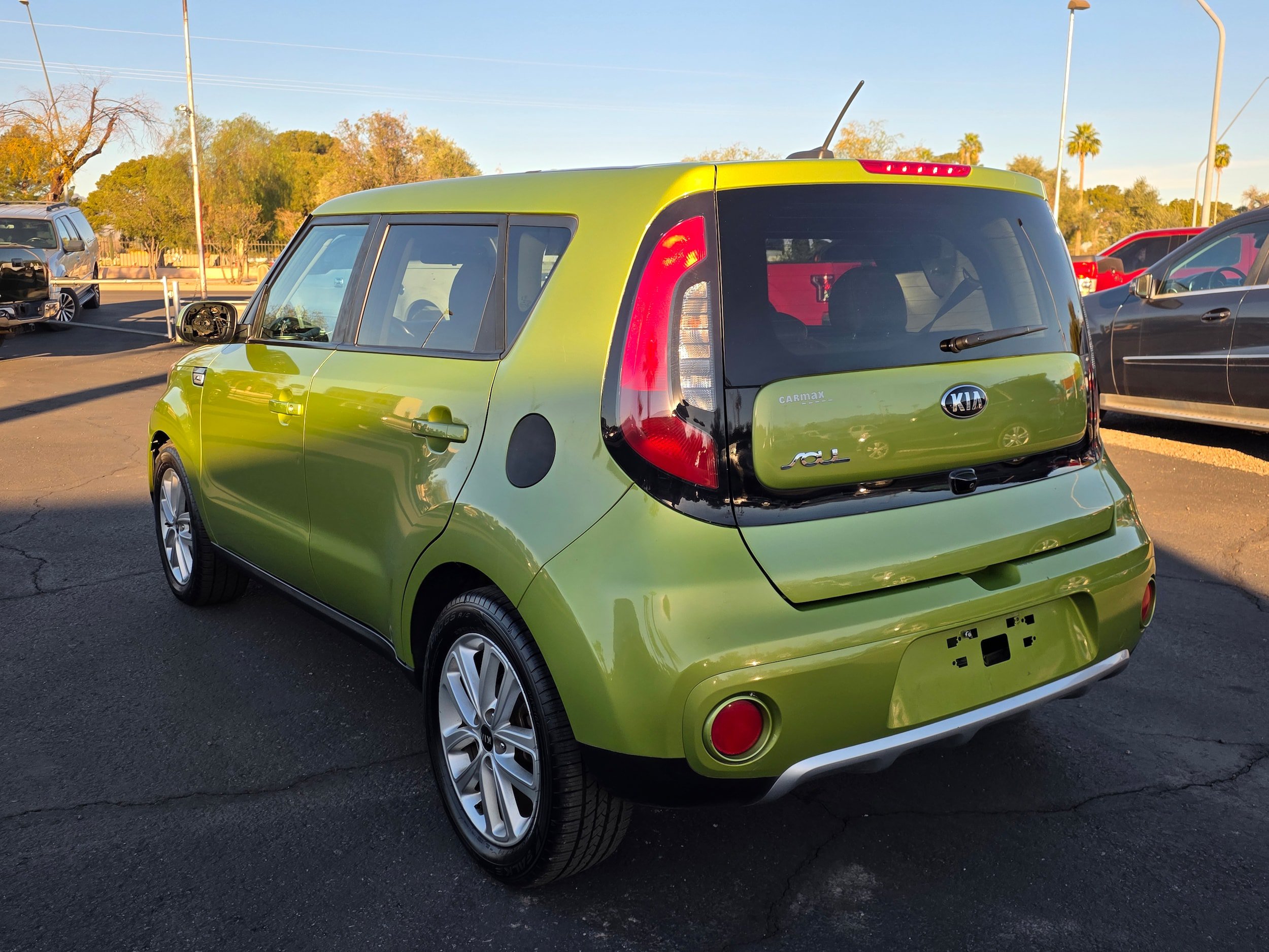 Used 2018 Kia Soul + FWD image 3
