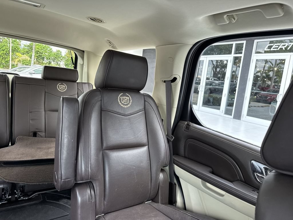 Used 2013 Cadillac Escalade Platinum RWD image 19