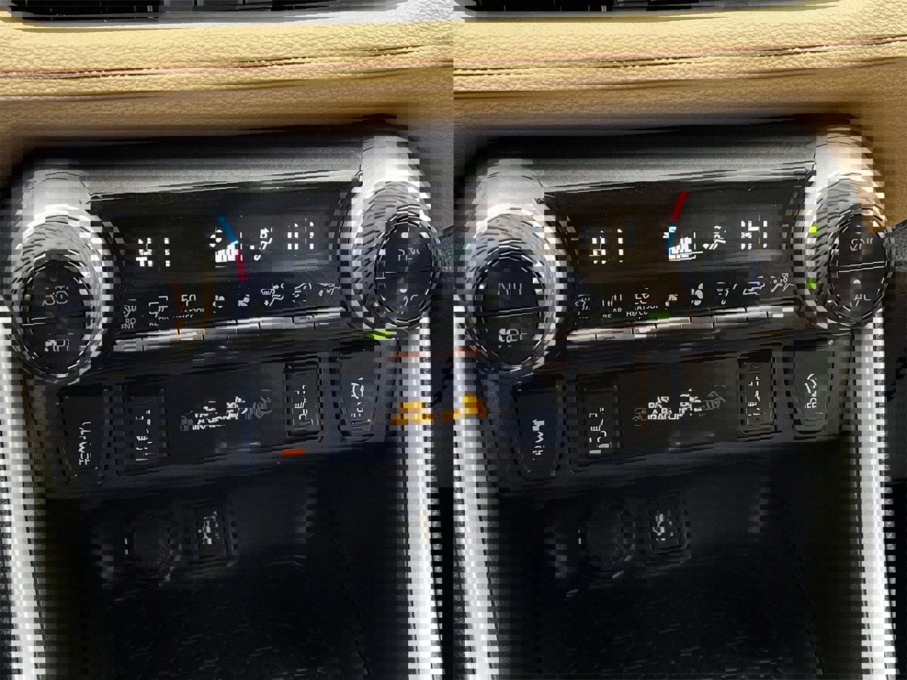 Used 2023 Toyota RAV4 XLE Premium image 18