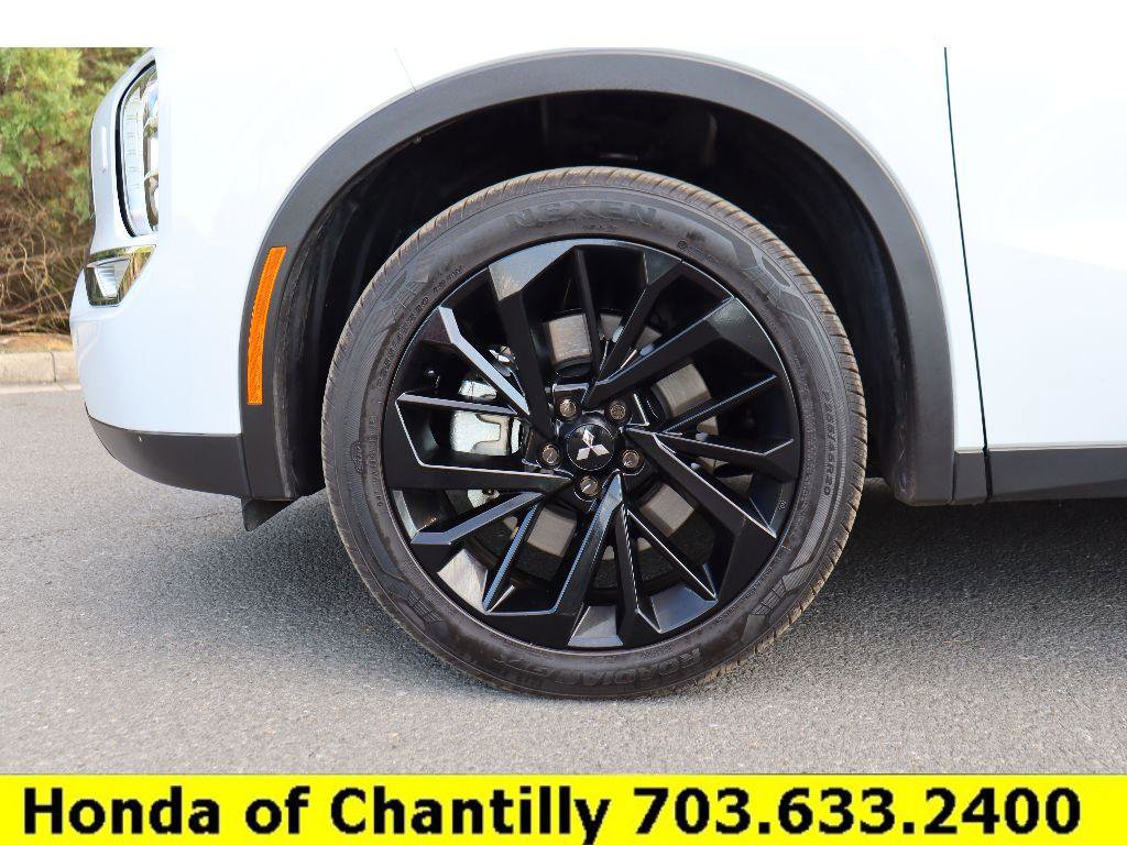 Used 2024 Mitsubishi Outlander SE Black Edition image 28
