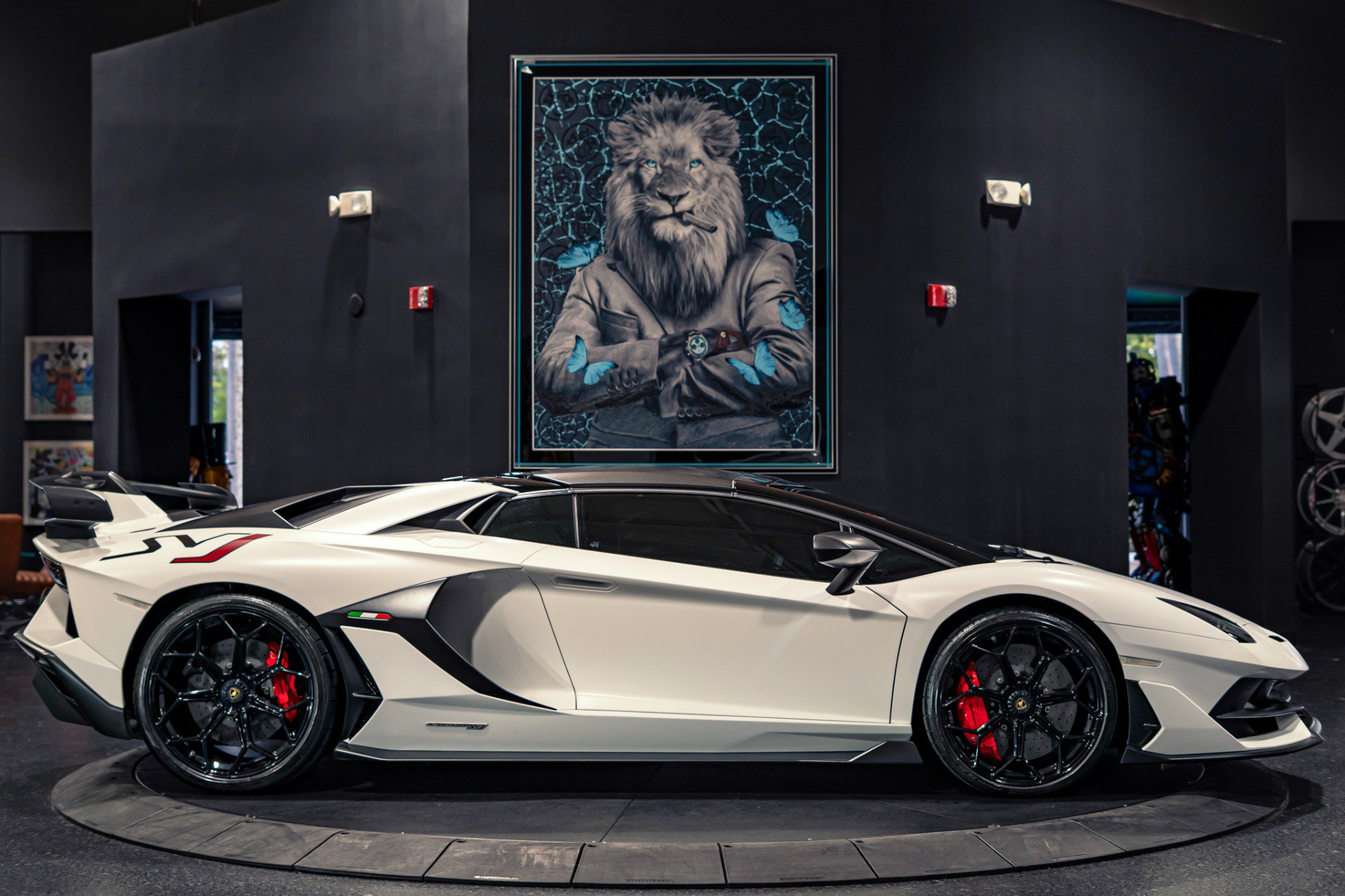 Used 2020 Lamborghini Aventador SVJ AWD/4WD image 5