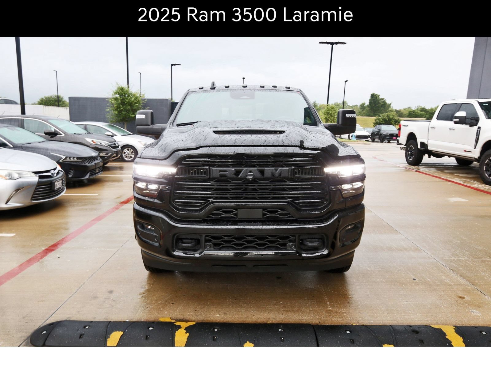 Used 2025 RAM 3500 Laramie AWD/4WD image 2