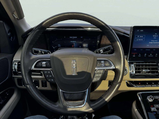Used 2023 Lincoln Navigator Reserve image 28