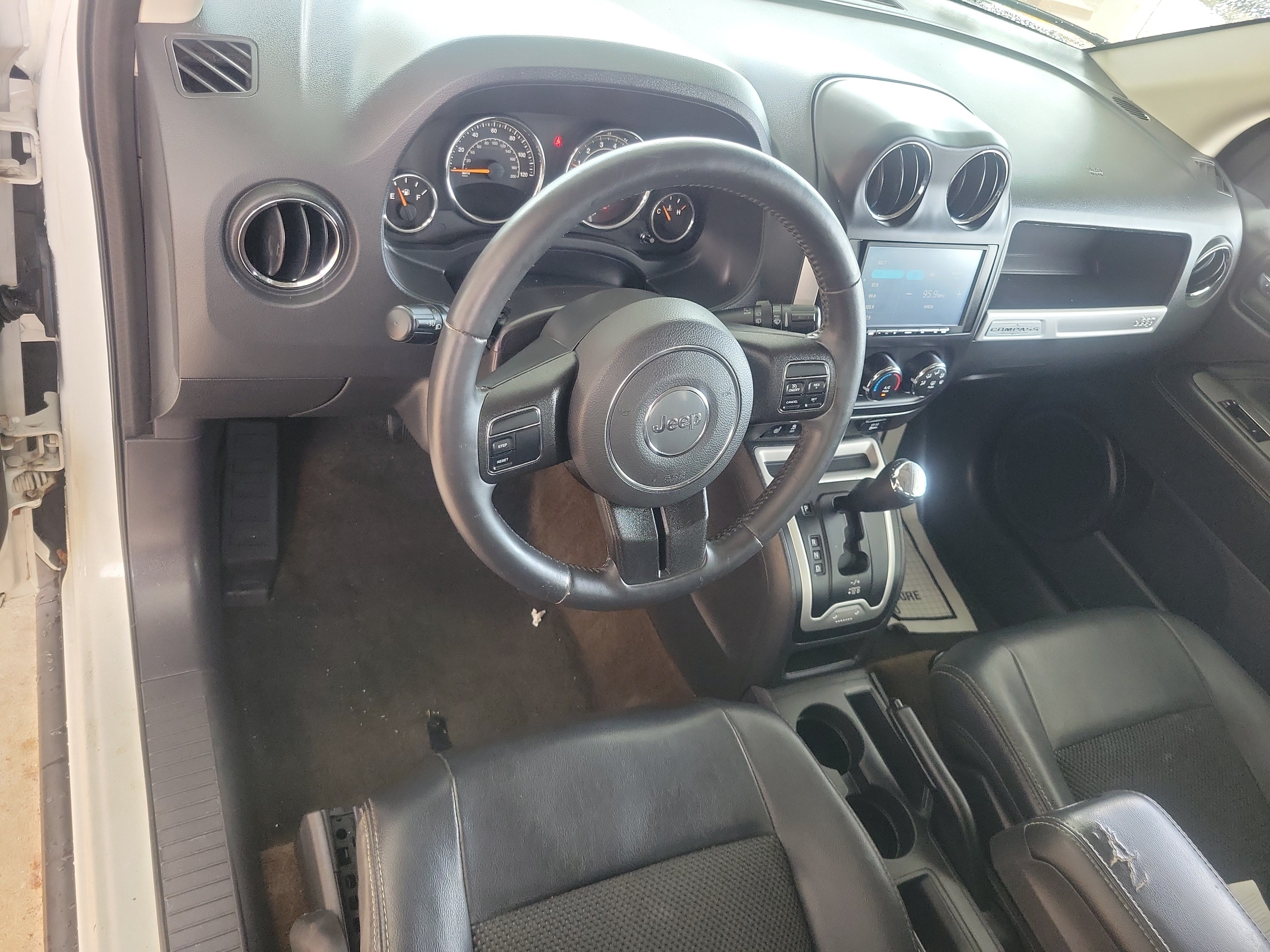 Used 2014 Jeep Compass Latitude w/ Sun/Sound Group FWD image 11