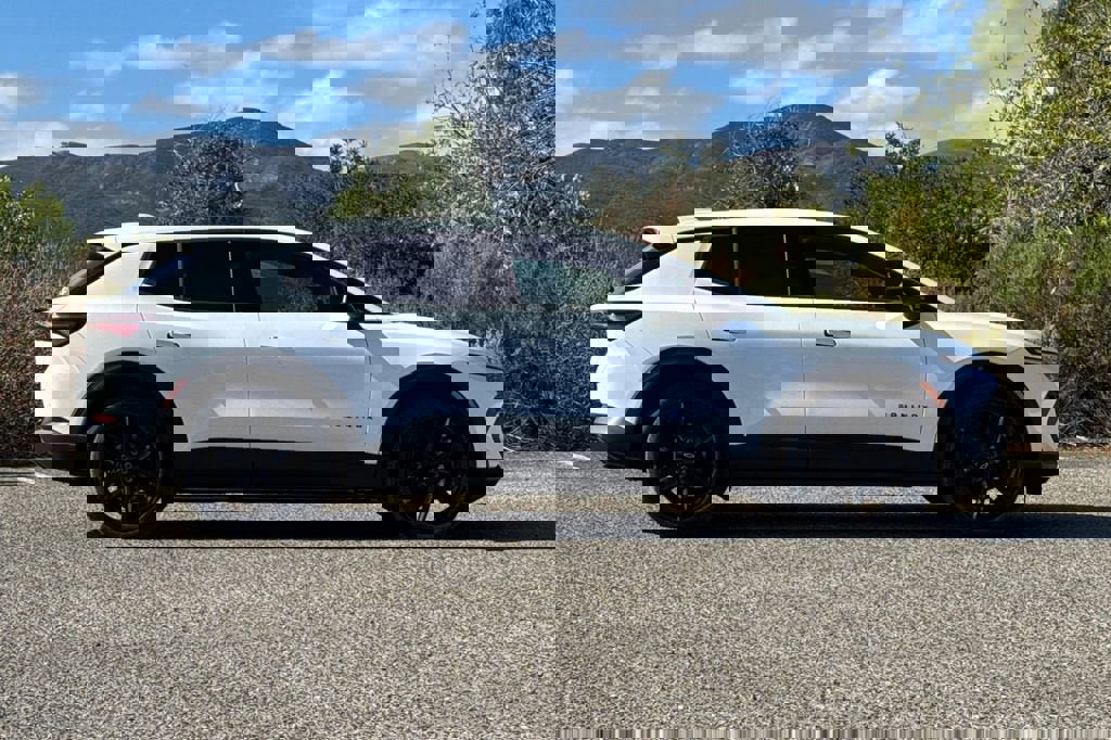 New 2026 Chevrolet Equinox EV LT w/ LPO, Blackout Package image 3