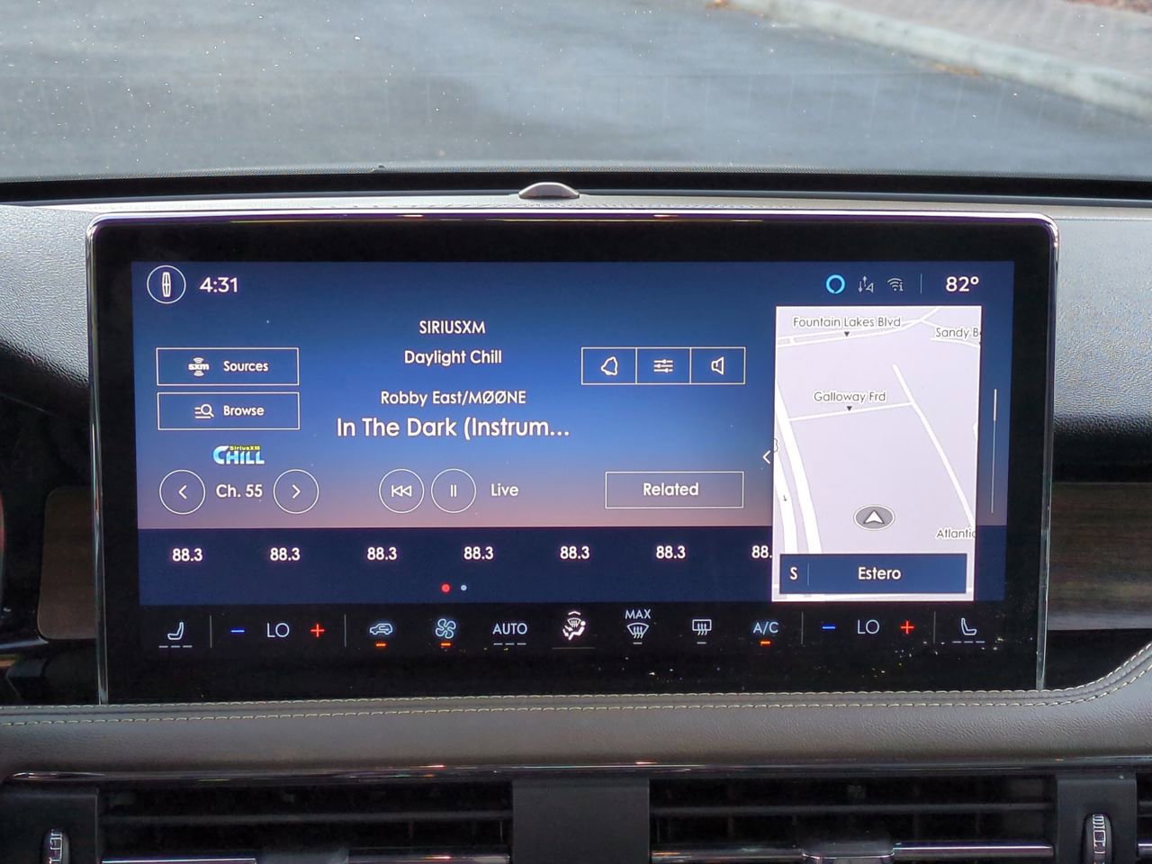 Used 2023 Lincoln Corsair Reserve w/ Towing Package image 18