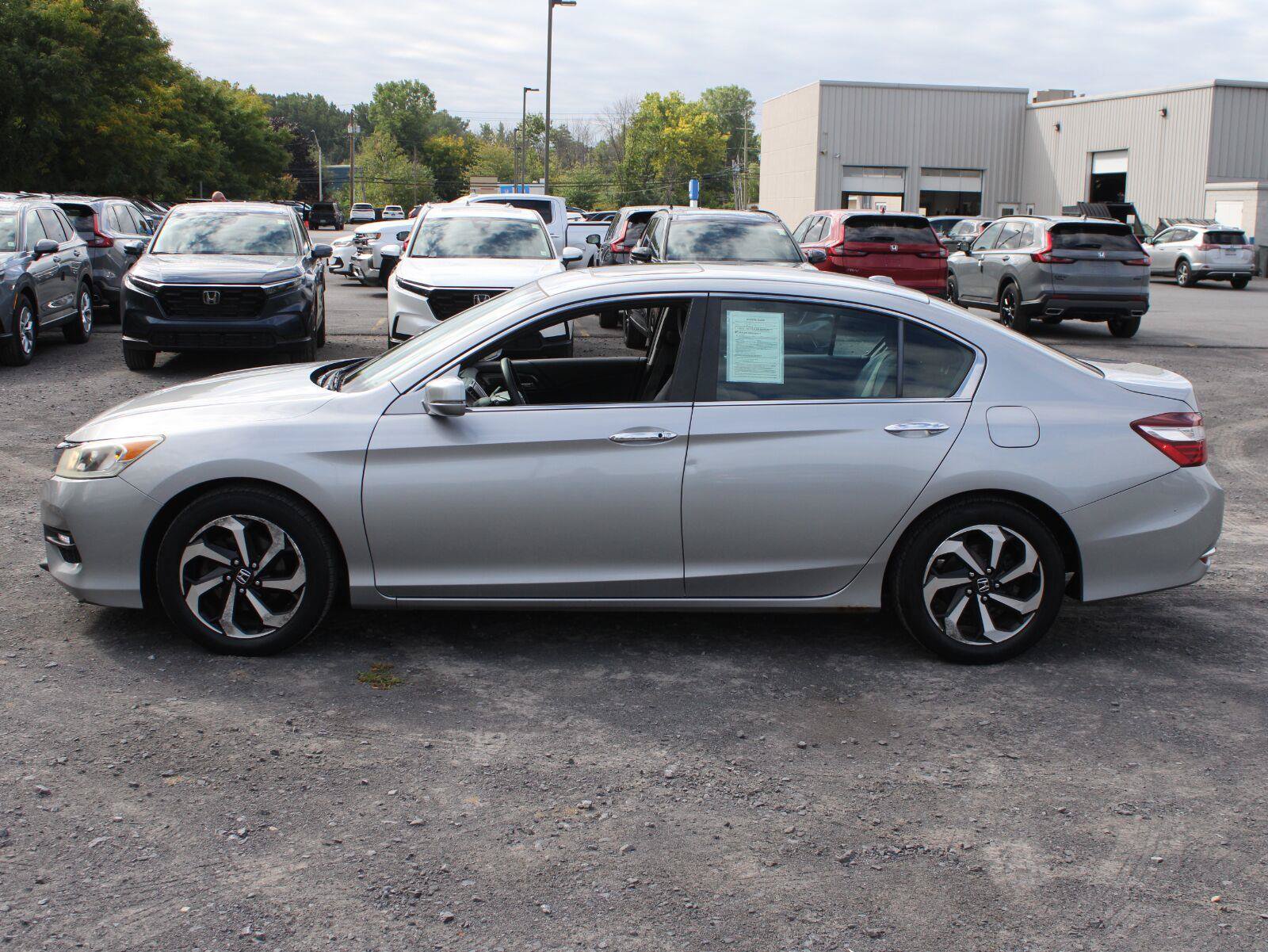 Used 2016 Honda Accord EX image 5