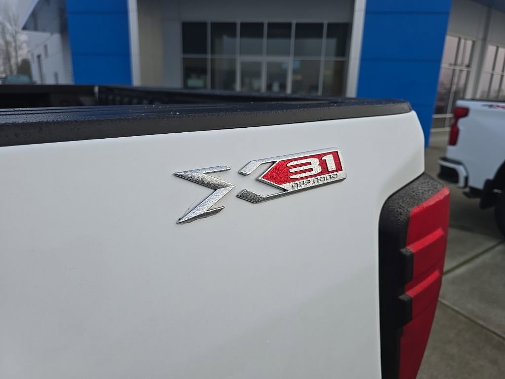 Used 2025 GMC Sierra 3500 SLT w/ X31 Off-Road Package image 36