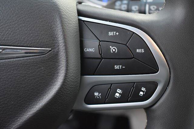 Used 2024 Chrysler Pacifica Touring-L FWD image 35