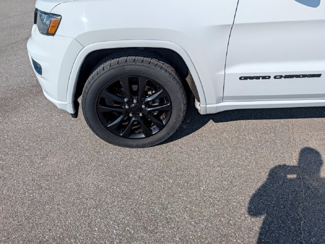 Used 2020 Jeep Grand Cherokee Altitude AWD/4WD image 27