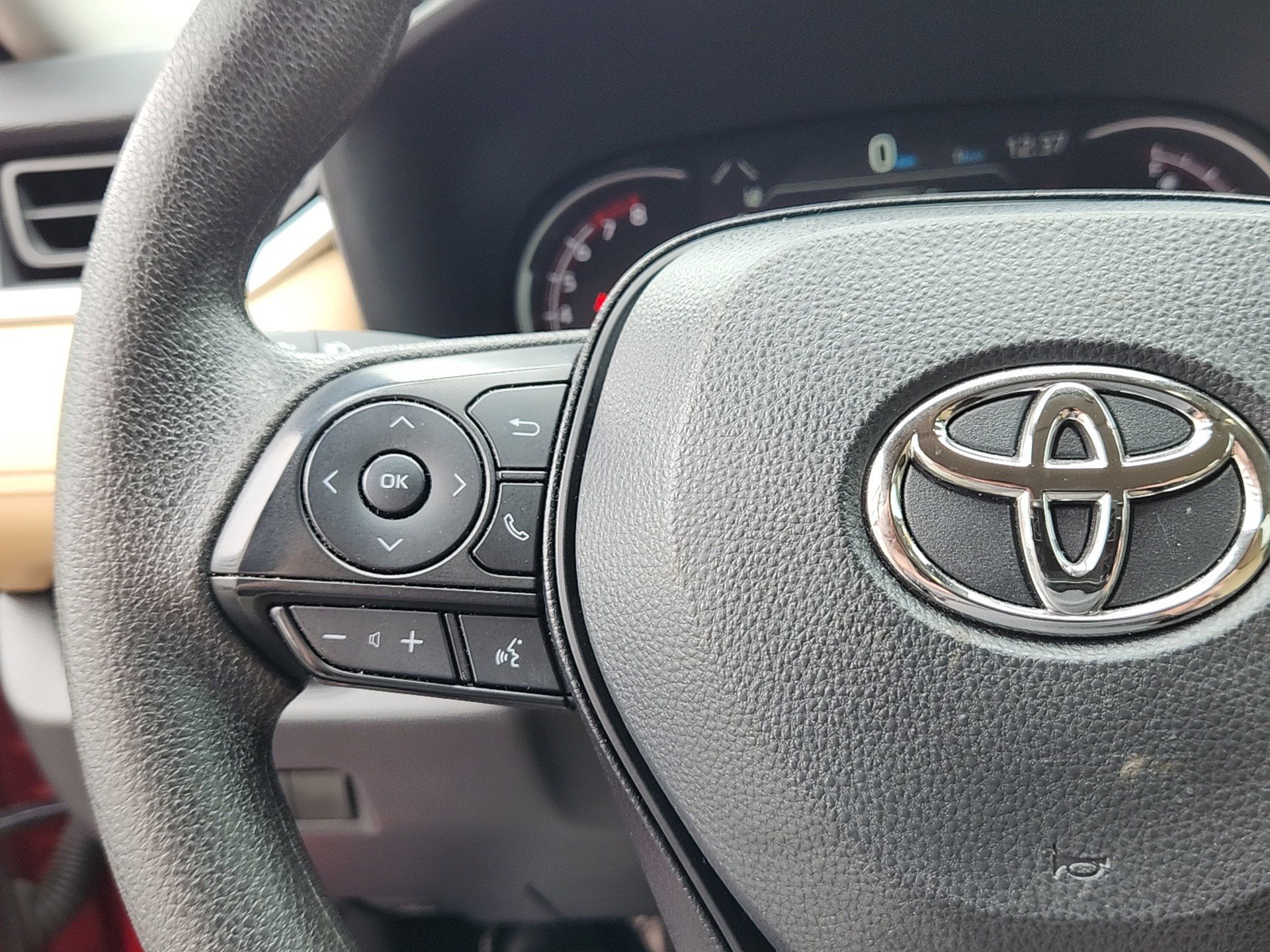 Certified 2025 Toyota RAV4 LE FWD image 18