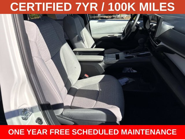 Used 2026 Toyota Sienna LE FWD image 9