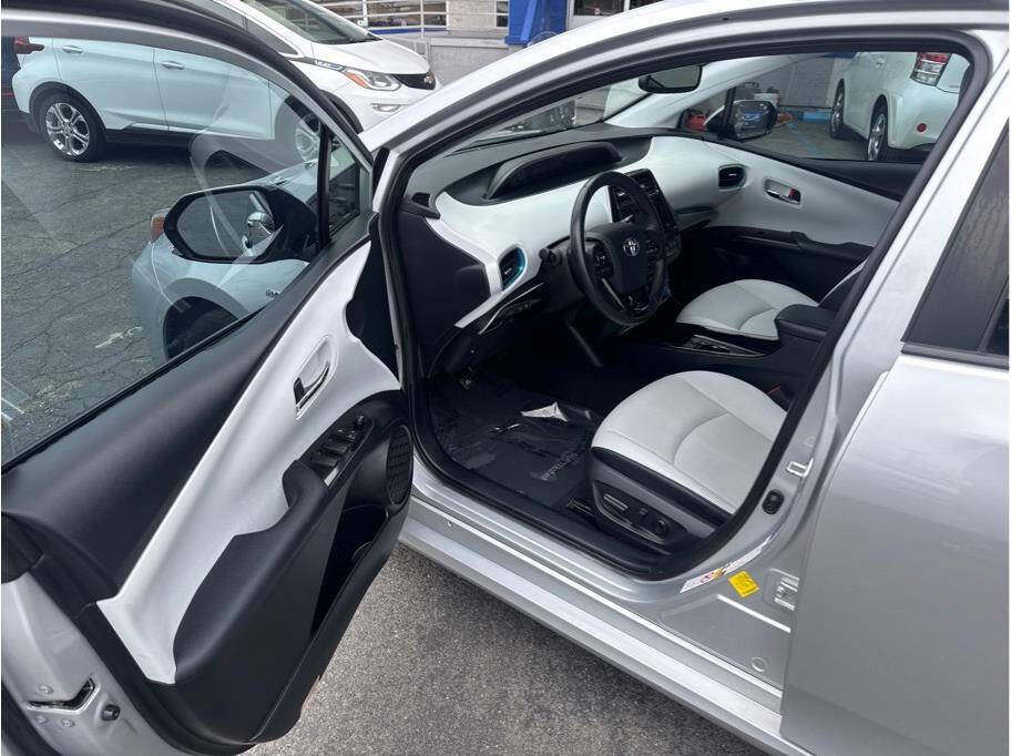 Used 2019 Toyota Prius XLE w/ Carpet Mat Package FWD image 6