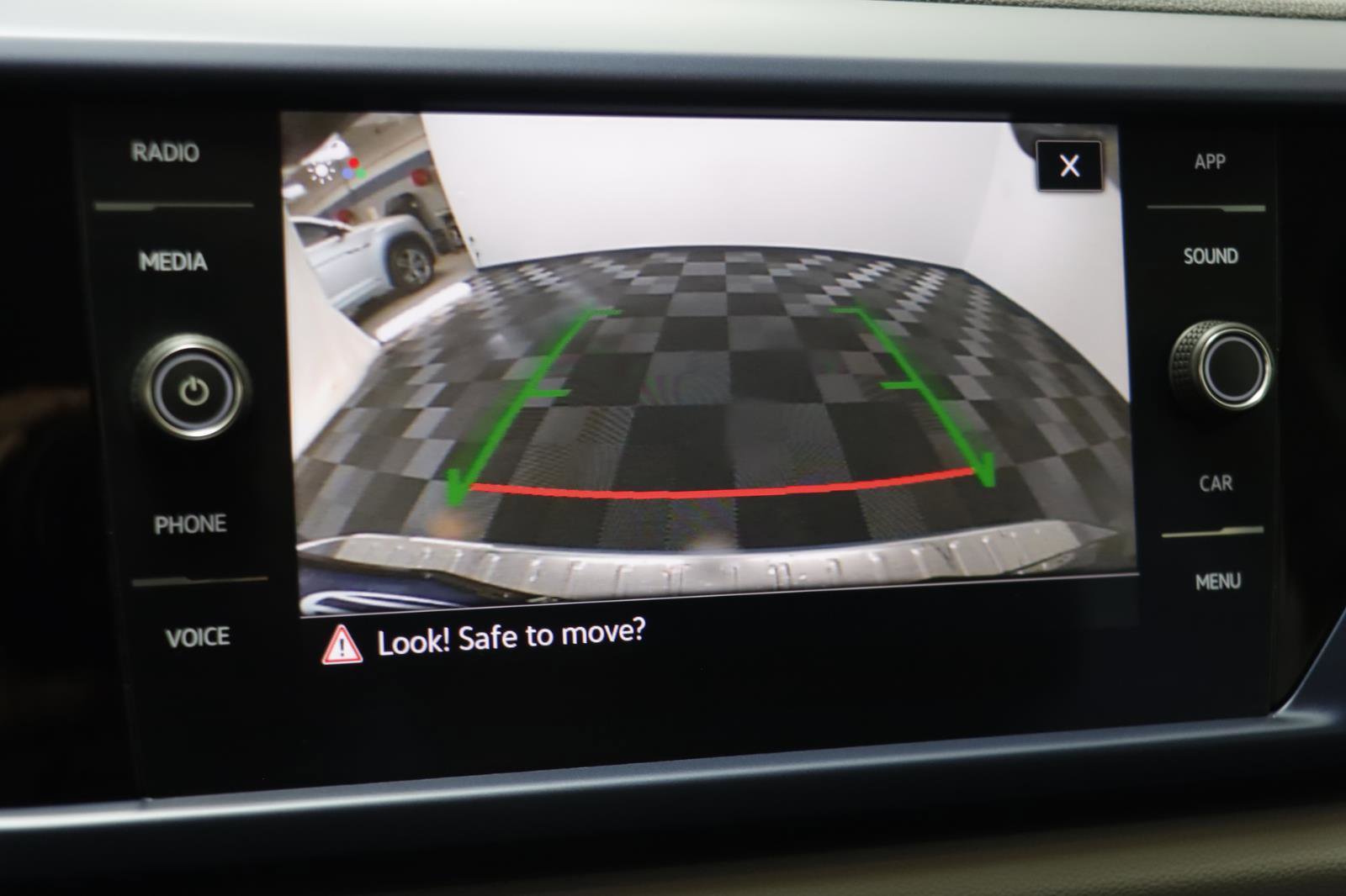 Used 2022 Volkswagen Taos SE image 9