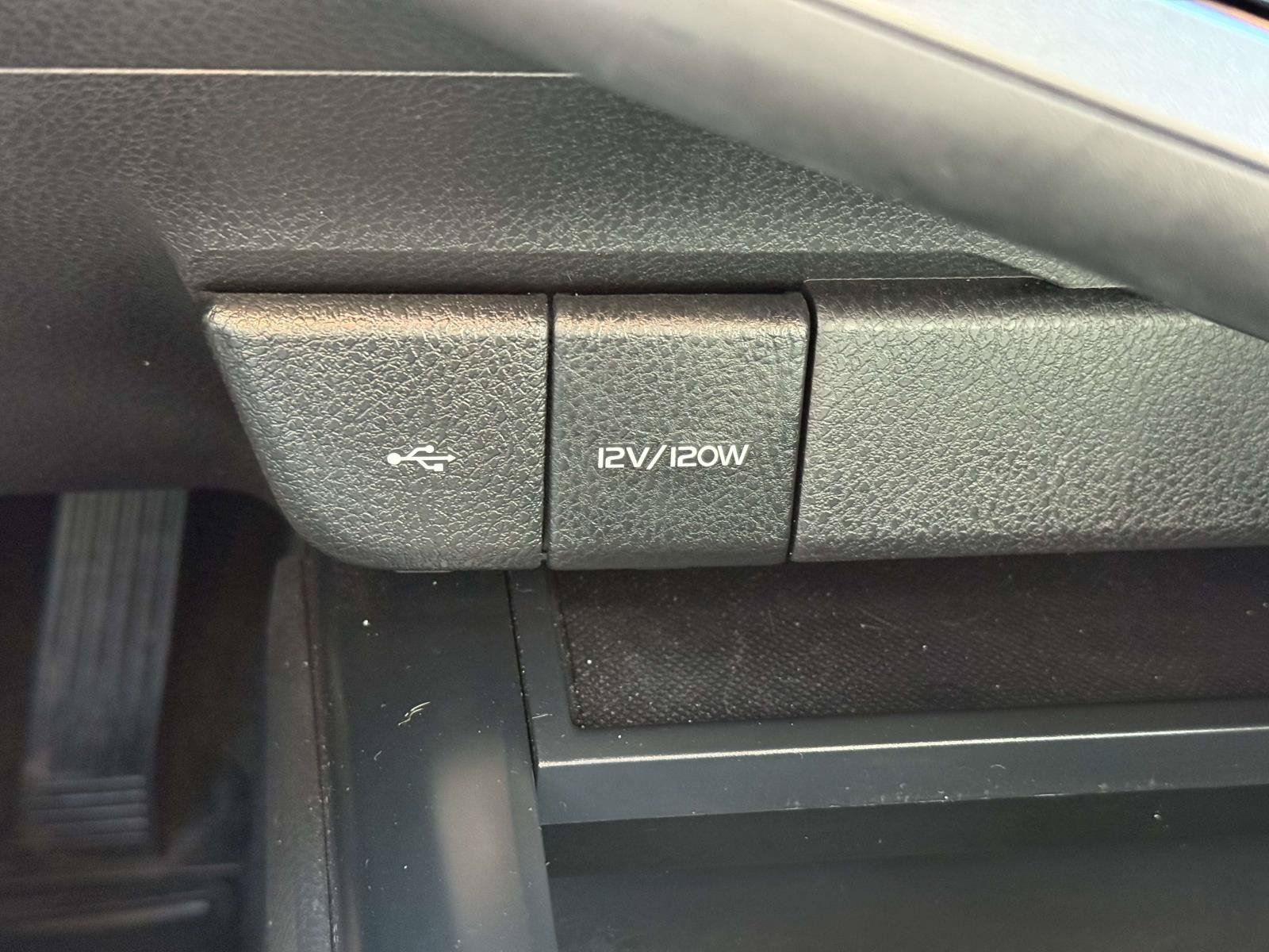 Used 2020 Toyota Camry SE FWD image 23