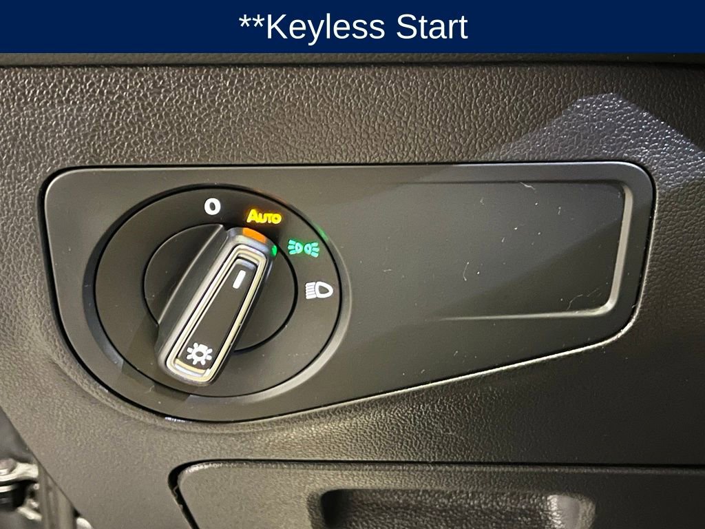 Used 2023 Volkswagen Tiguan SE w/ Panoramic Sunroof Package image 17