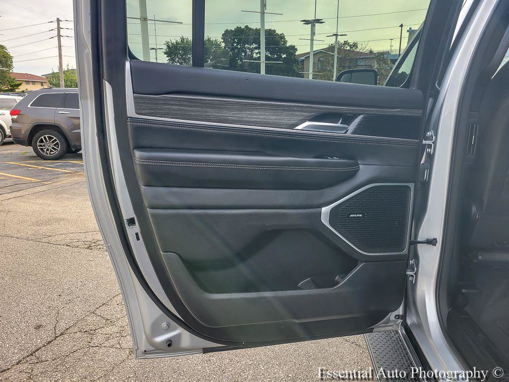 Certified 2024 Jeep Wagoneer L Series II w/ Flexible Seating Group RWD image 26