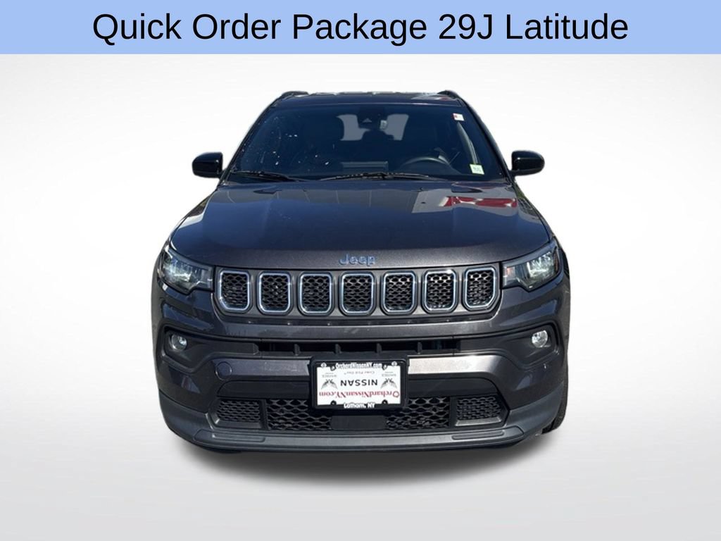 Used 2024 Jeep Compass Latitude AWD/4WD image 2