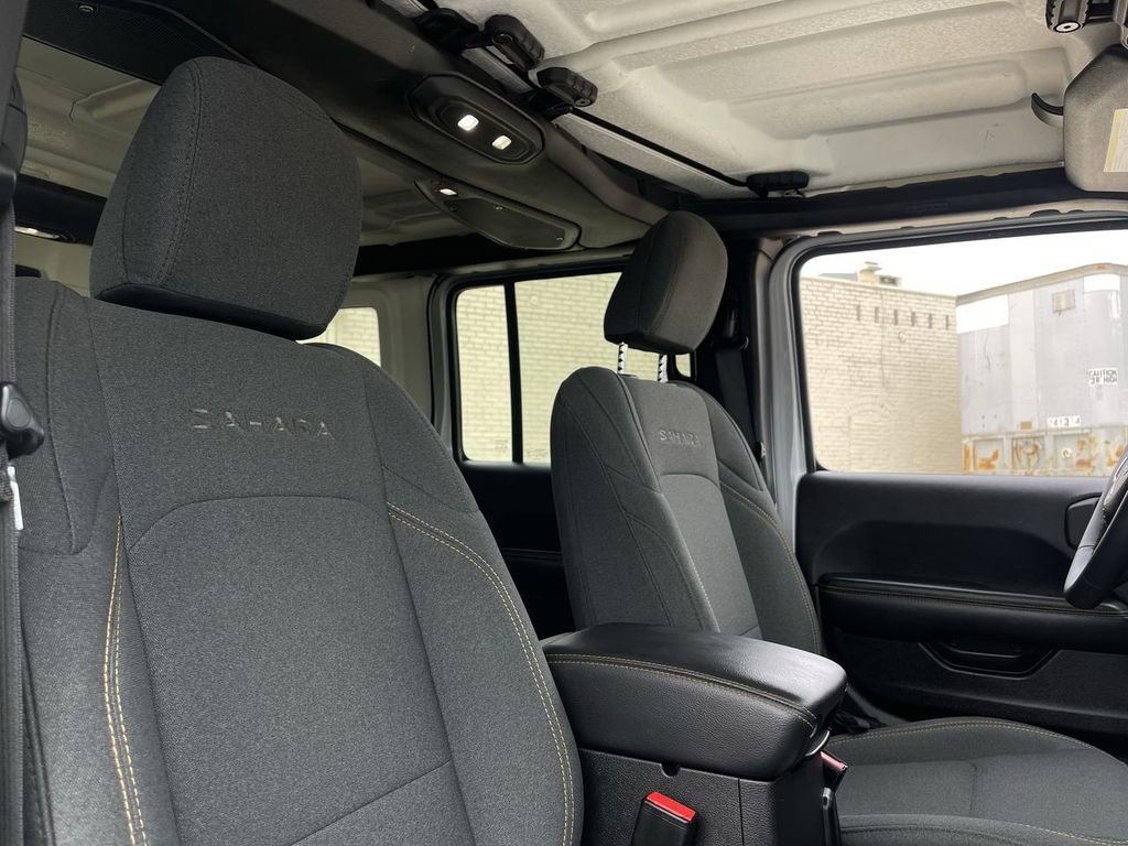 Used 2024 Jeep Wrangler Sahara image 26