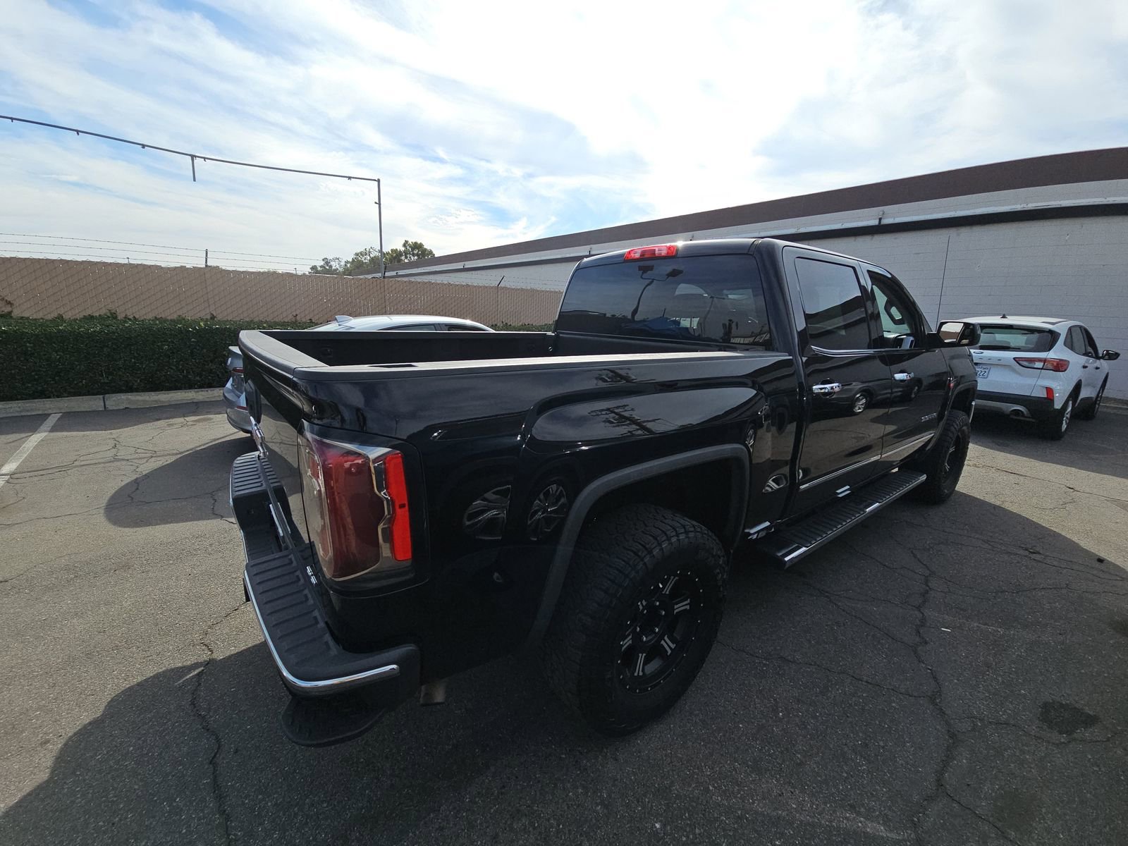 Used 2017 GMC Sierra 1500 SLT w/ SLT Premium Package image 4
