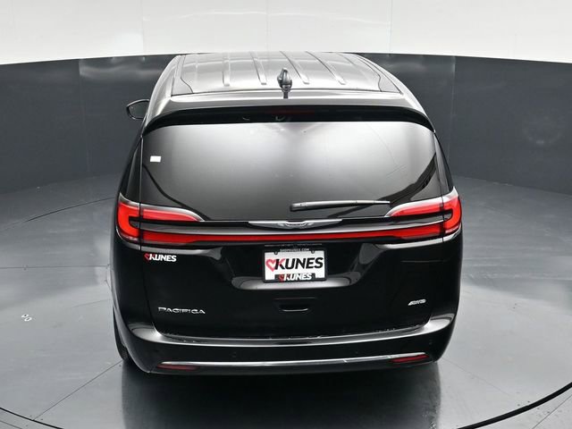 New 2026 Chrysler Pacifica Select image 18