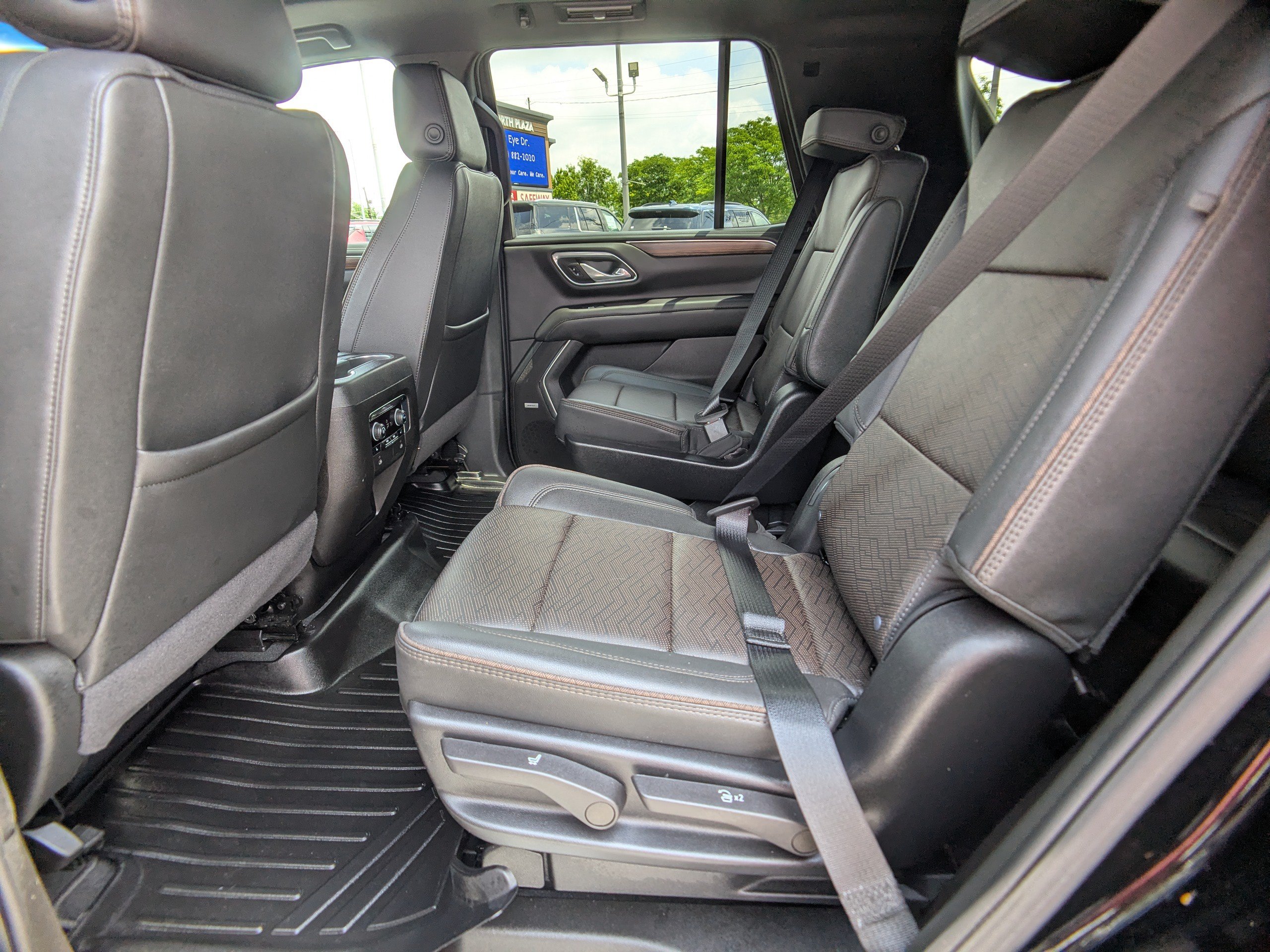 Used 2024 Chevrolet Tahoe High Country AWD/4WD image 14