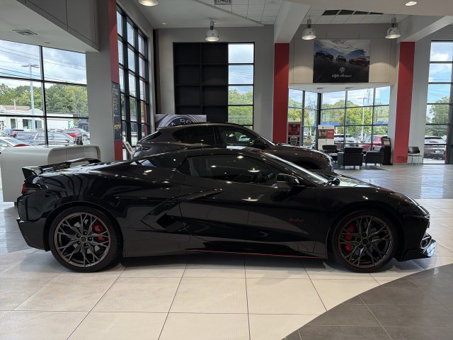 Used 2023 Chevrolet Corvette Stingray Premium Conv w/ Z51 Performance Package RWD image 9