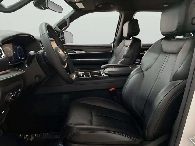 Used 2024 Jeep Wagoneer Series II w/ Flexible Seating Group RWD image 19