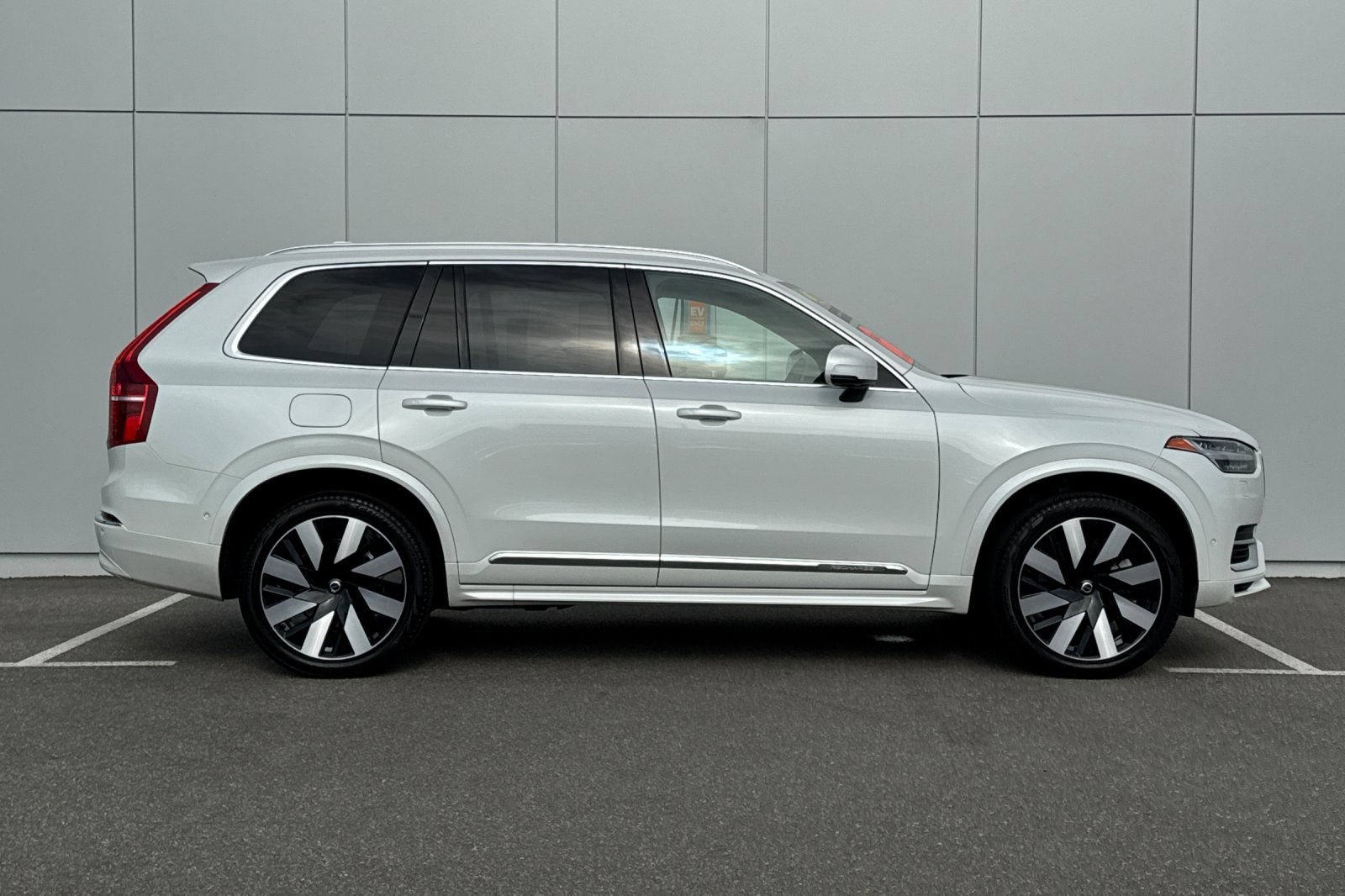 Used 2024 Volvo XC90 T8 Plus w/ Protection Package AWD/4WD image 6