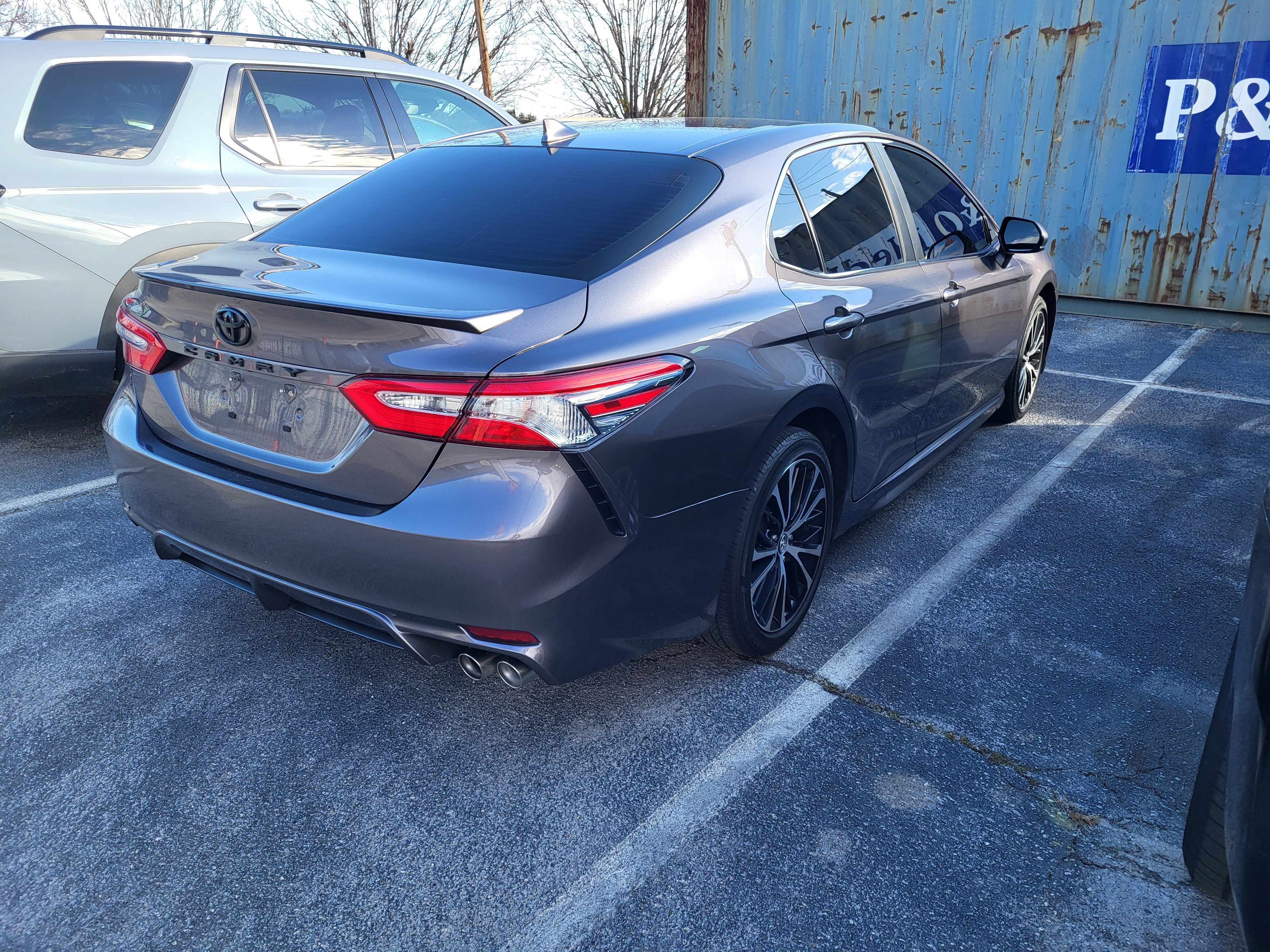 Used 2020 Toyota Camry SE image 4