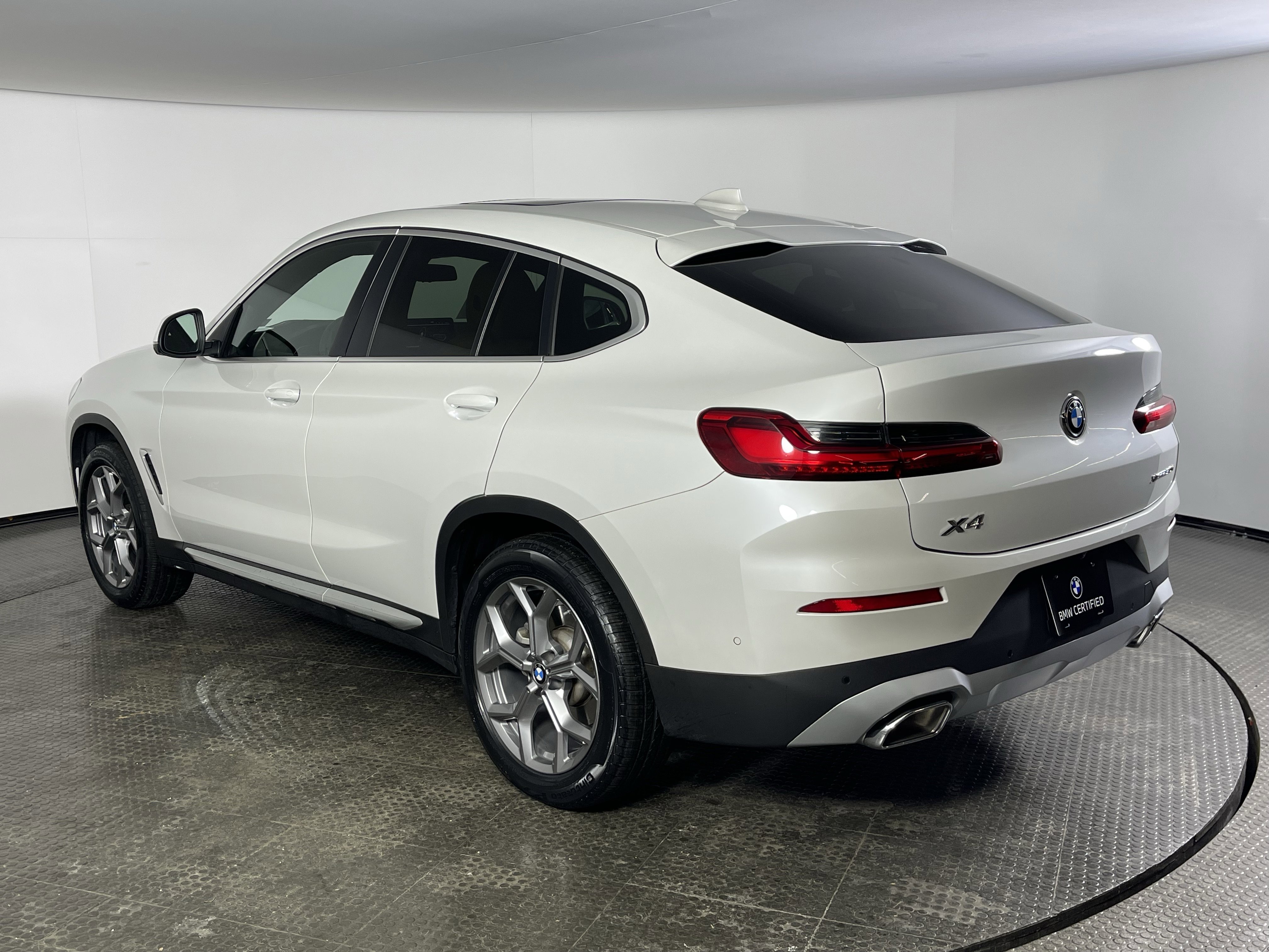 Certified 2025 BMW X4 xDrive30i image 6