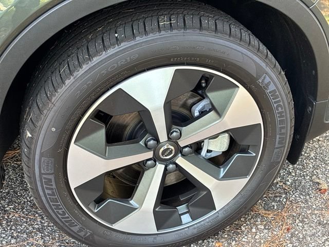 New 2026 Volvo XC40 B5 Plus w/ Protection Package Premier AWD/4WD image 17