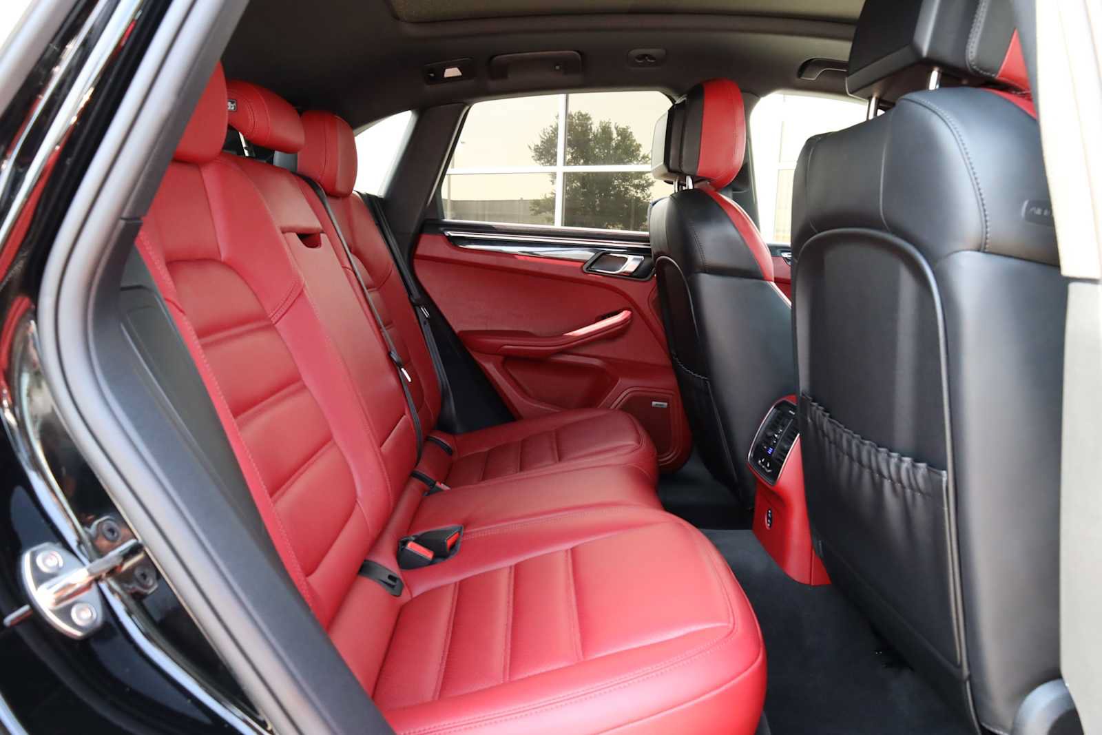 Used 2025 Porsche Macan S AWD/4WD image 34