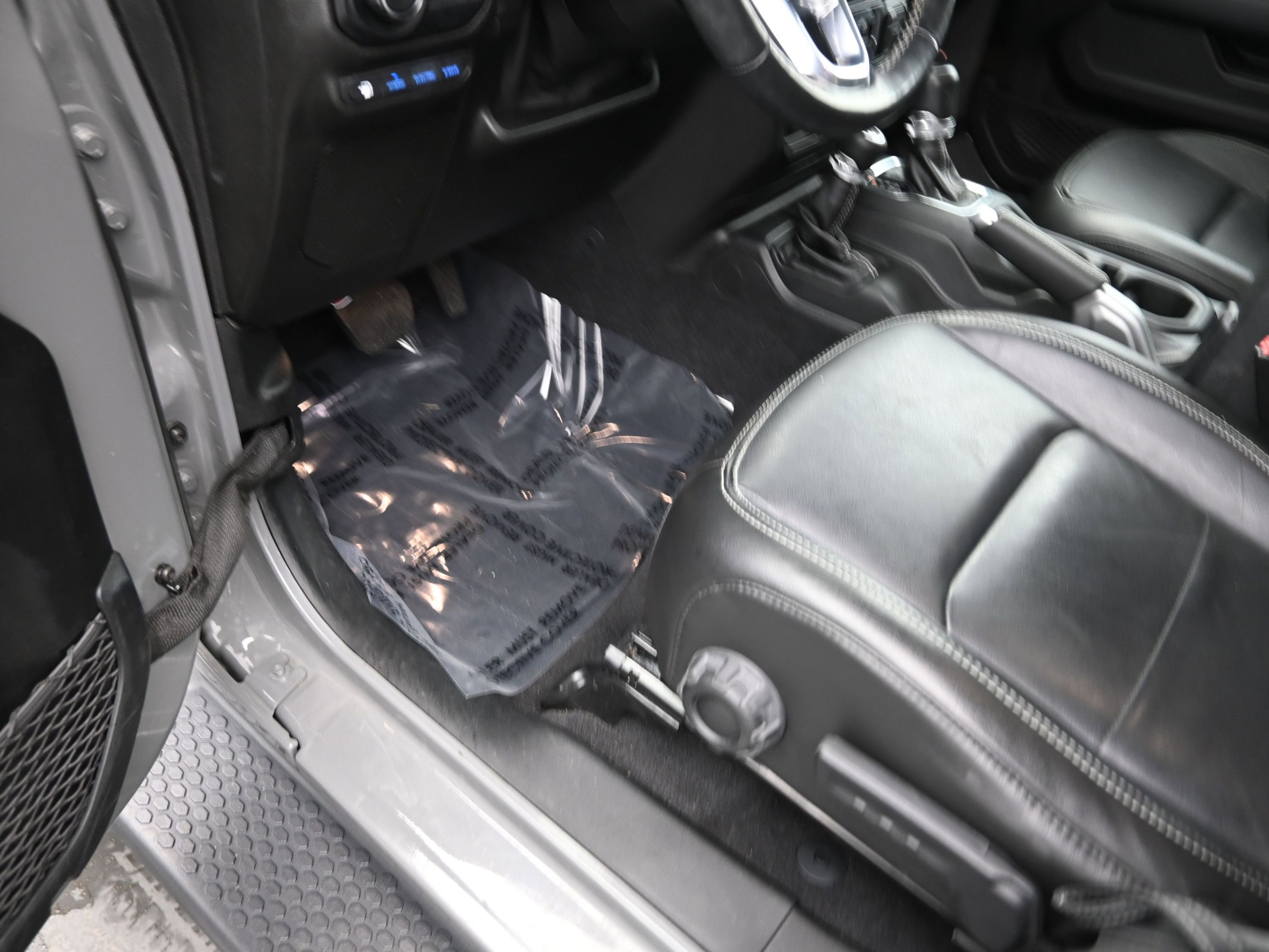 Used 2021 Jeep Wrangler Unlimited Sahara w/ Cold Weather Group image 15