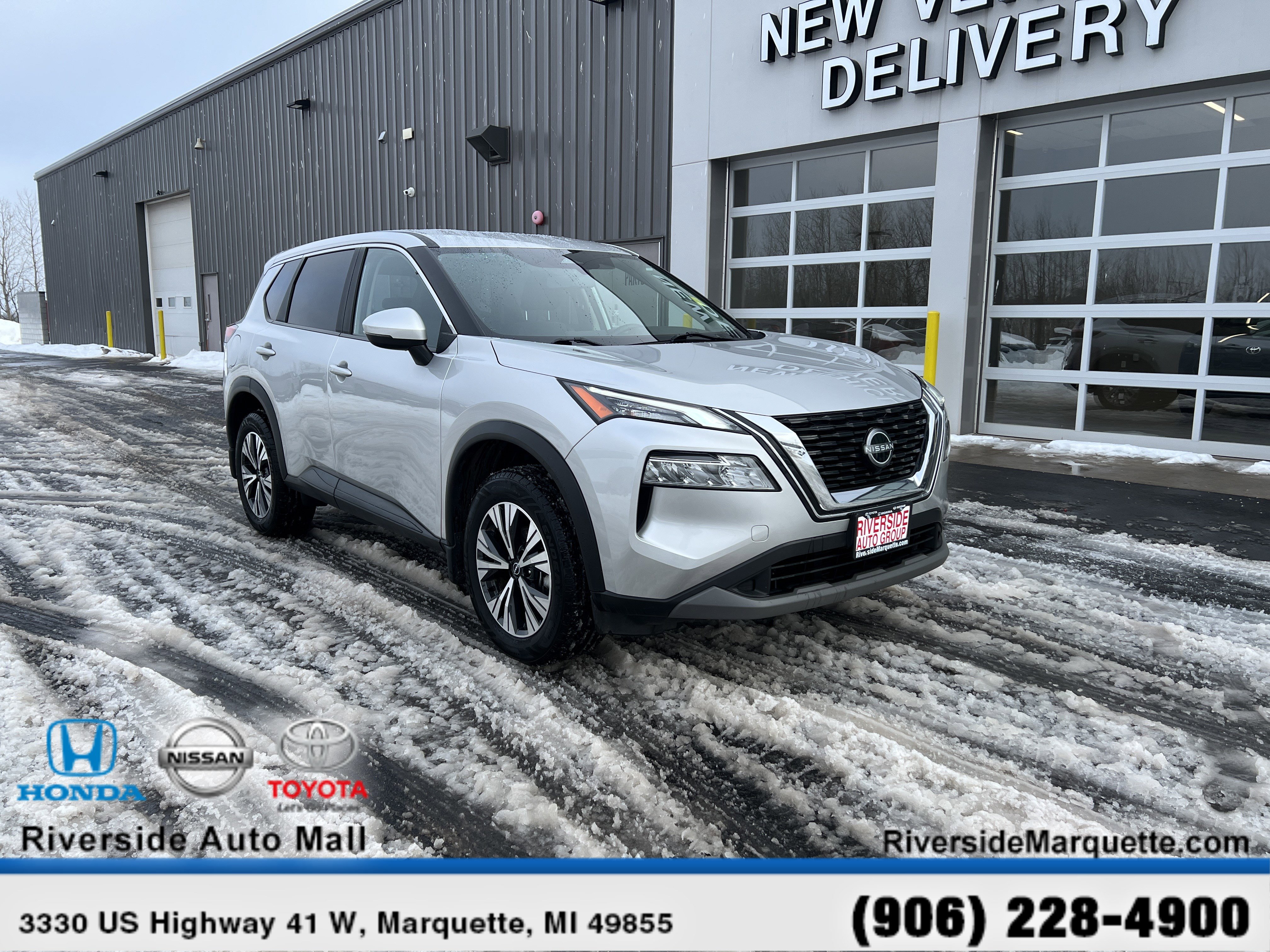 Used 2023 Nissan Rogue SV image 1